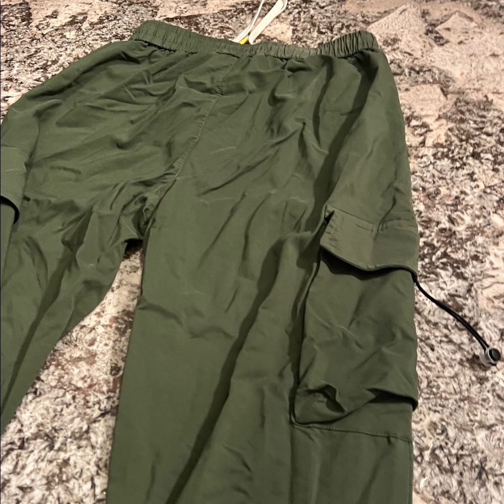 Green Cargo Jogger Pants size small never worn - Picture 7 of 7